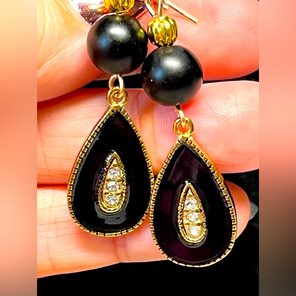 ⭐️🎁pretty gold and black onyx and rhinestones- enameled -NWOT